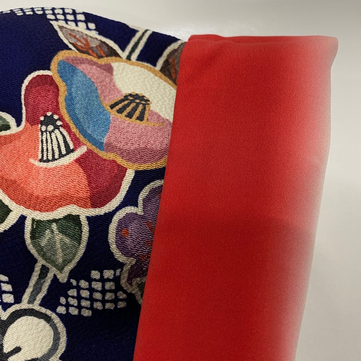 バイセル 着物 名品 振袖 紺色 鳥 枝梅 縮緬 正絹 袷（10月～5月） 161cm Mサイズ ☆☆☆☆ バイセル 着物 名品 振袖 紺色 鳥 枝梅 縮緬 正絹 袷（10月～5月） 161cm