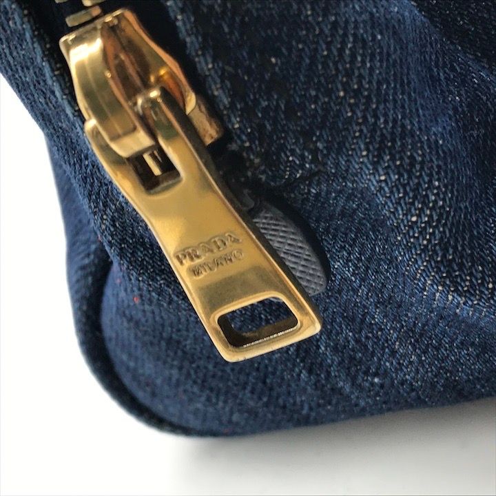 良品 PRADA プラダ デニム 三角ロゴ ロゴプレート メイク コスメ