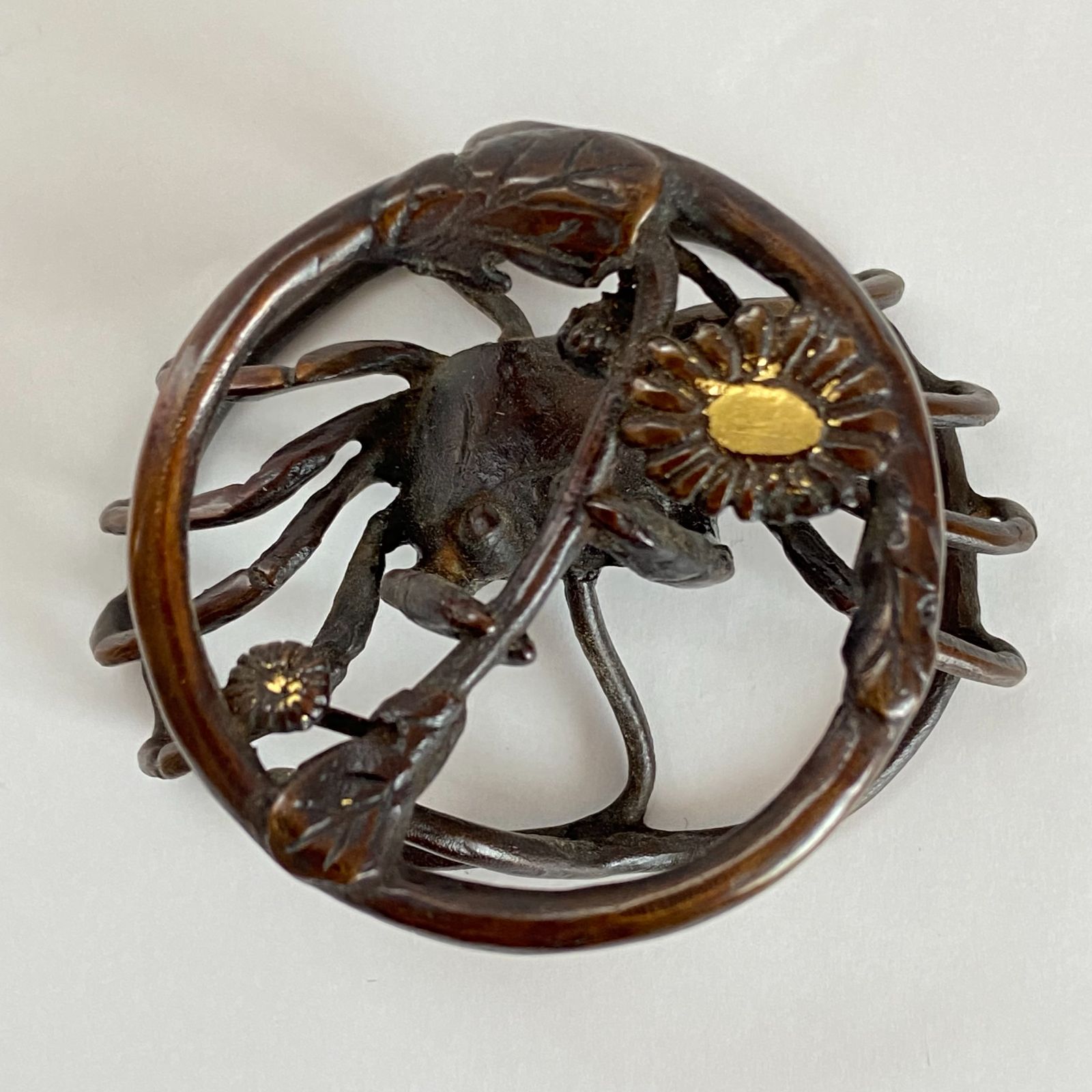 唐銅 華甲蓋置 菊蟹 廣上精一(蒼雲)作 光悦寺 山下恵光師書付 共箱入