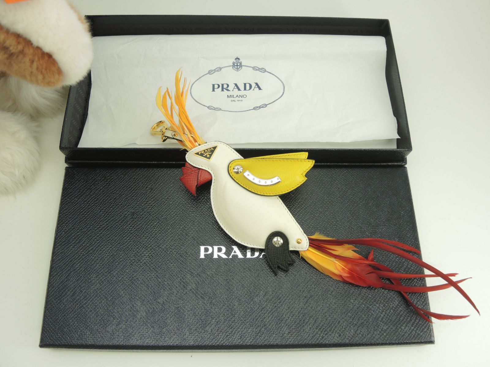 未使用、PRADA 鳥型キーホルダー プラダ バッグチャーム 鳥 レザー白黄 キーリング大 レア 未使用