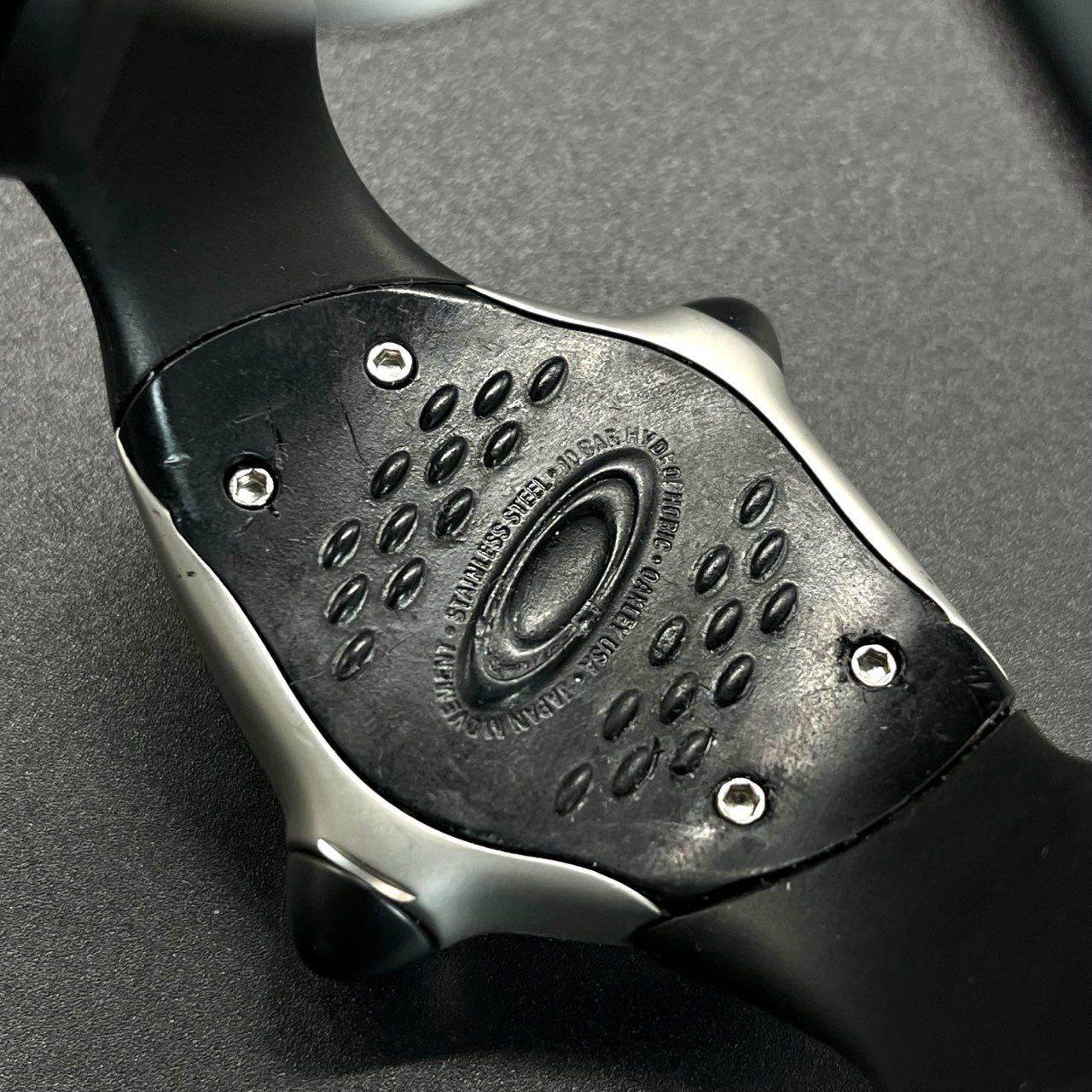 oakley clash オークリー　クラッシュ　腕時計　アナログ 激レア❗️OAKLEY オークリー クラッシュ 腕時計 アナログ - メルカリ