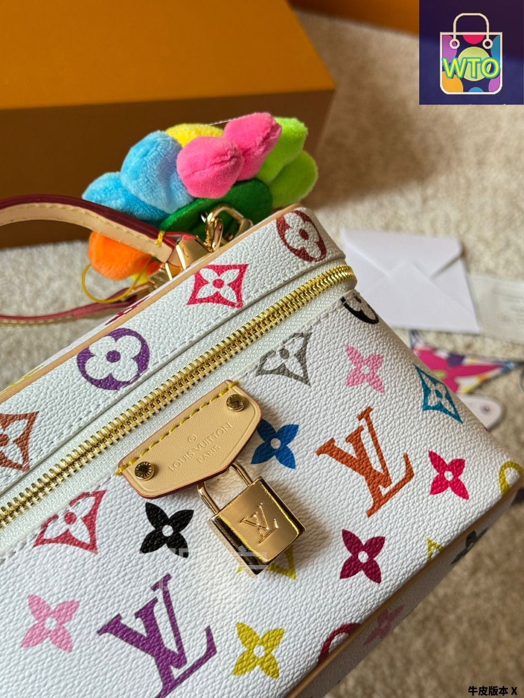 【可愛いサイズ/カラフル白】Louis Vuitton×村上隆ポーチバッグ 可愛いサイズ/カラフル白】Louis Vuitton×村上隆ポーチバッグ