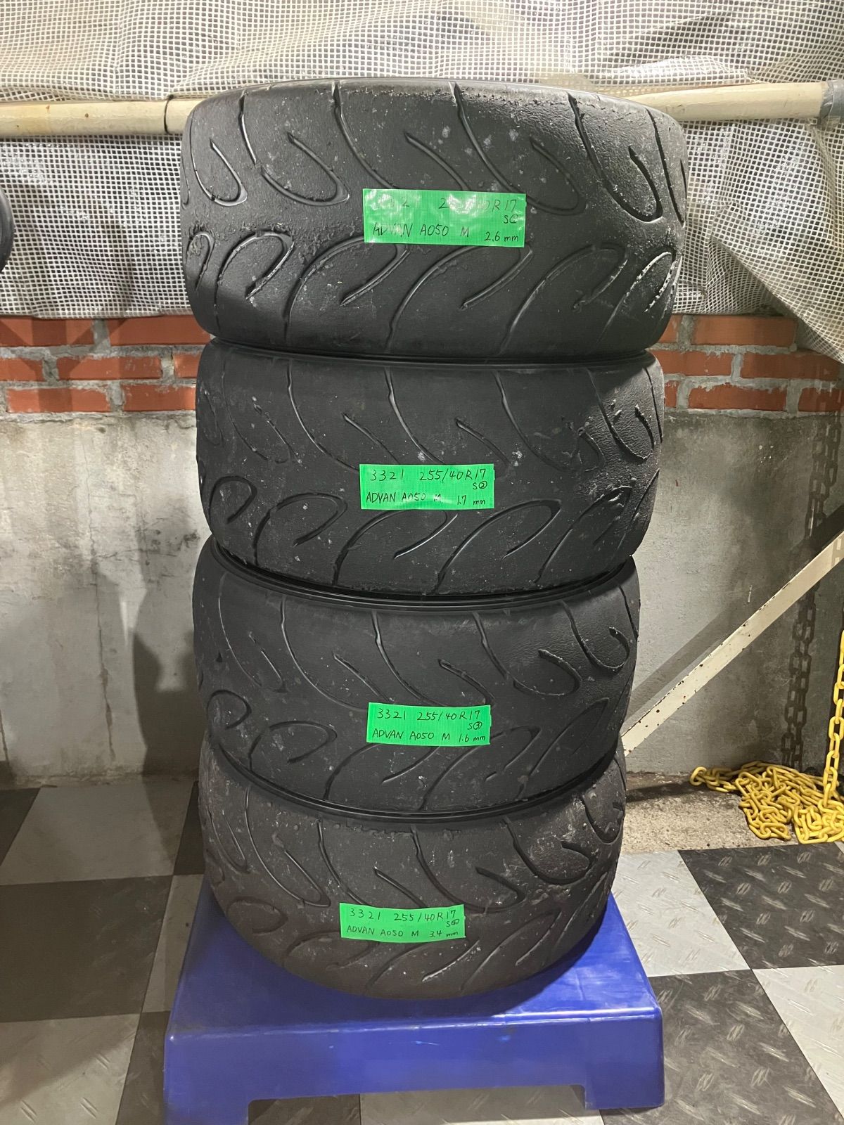 み 255|40R17 YOKOHAMA ADVAN A050 M ヨコハマ アドバン A050 Mコンパウンド 溝少ない タイヤ4本セット