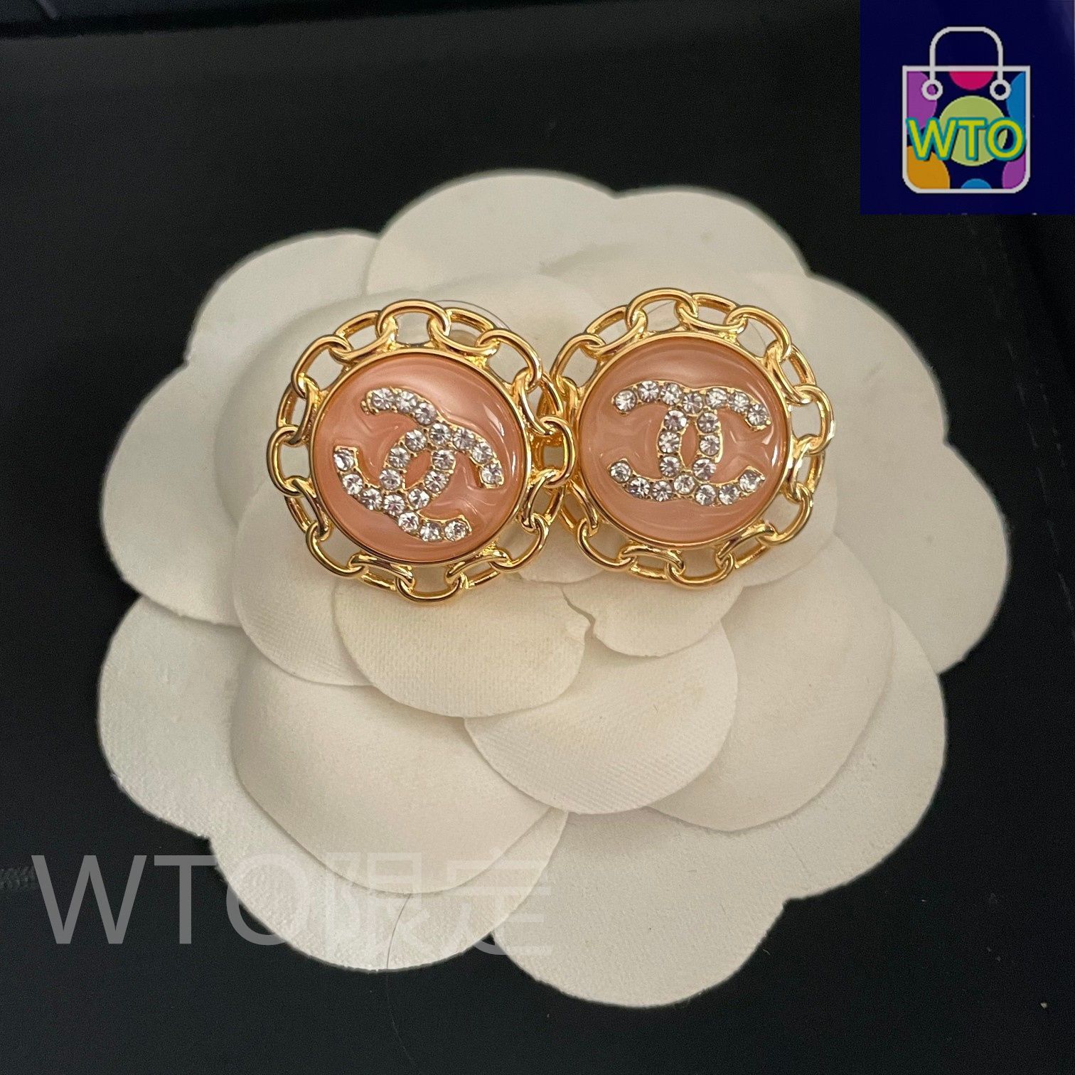 【3連休限定】【8/11出品終了】ヴィンテージCHANEL クリスタルピアス ピアス - メタル、レジン & ストラス、シルバー、ホワイト
