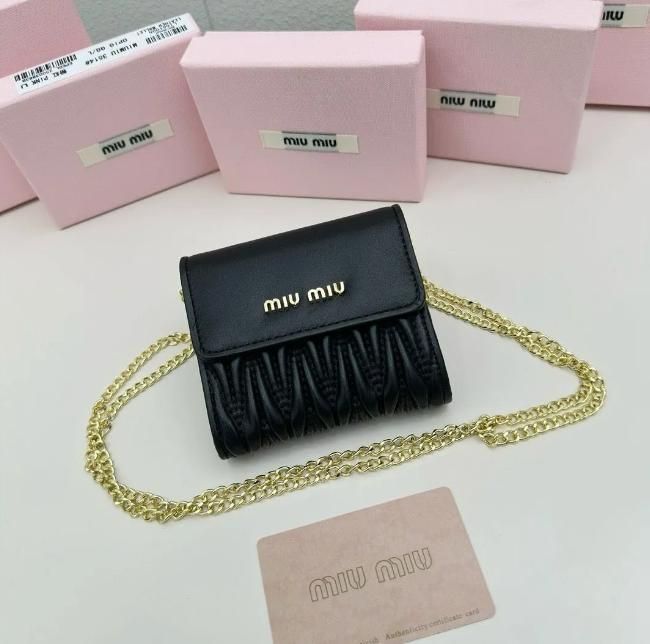 新品✨ MIU MIU ミュウミュウ 財布 レディース 二つ折り財布 ブラック