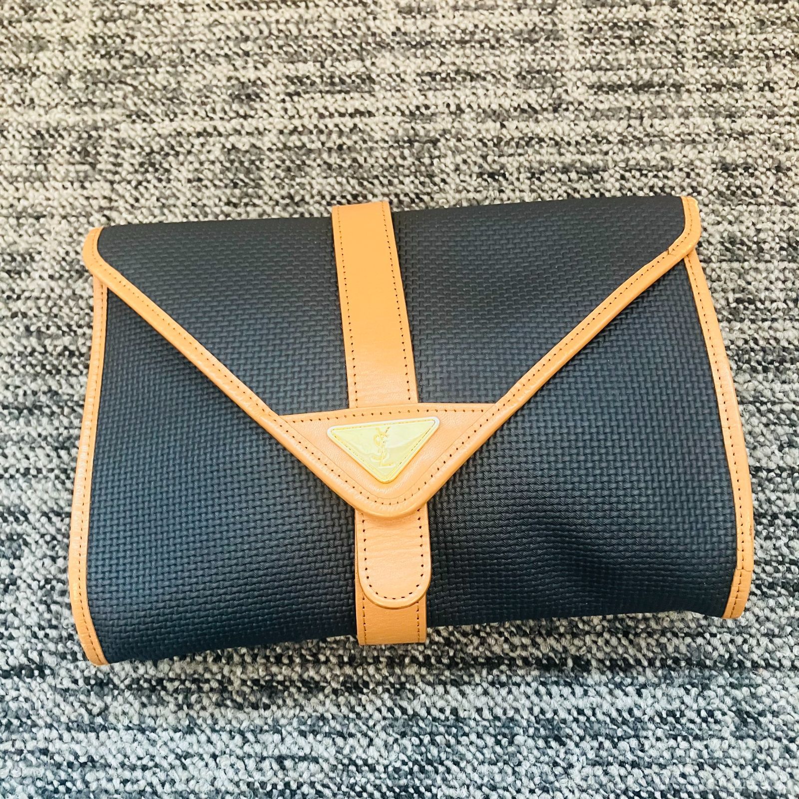 YVES SAINT LAURENT イヴ サン ローラン PVC レザー クラッチバッグ X2110