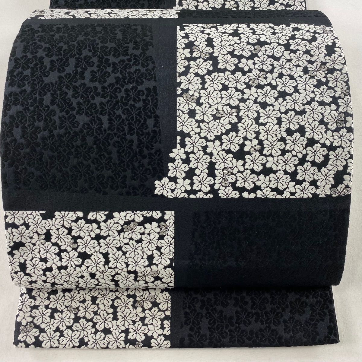 袋帯 美品 秀品 市松 花 銀糸 黒 六通 正絹 【中古】 - メルカリ