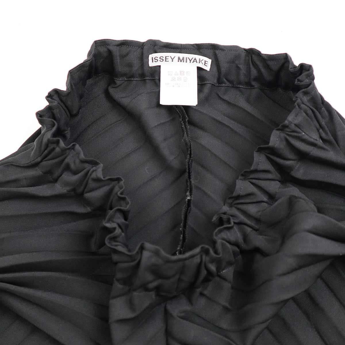 イッセイミヤケ CURVED PLEATS キューブドトラウザーパンツ イッセイミヤケ CURVED PLEATS キューブドトラウザーパンツ