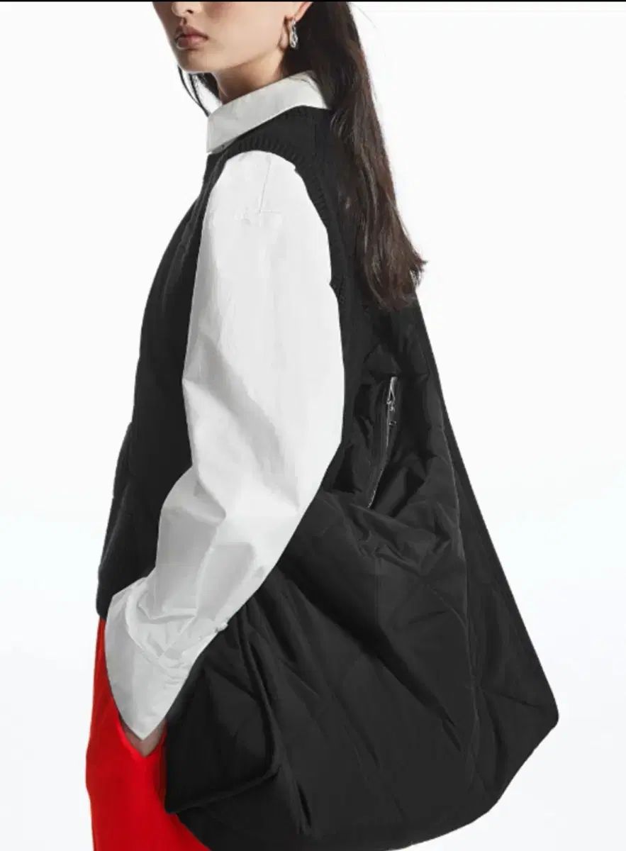 COS キルティング オーバーサイズ バッグ (男女兼用) - メルカリ