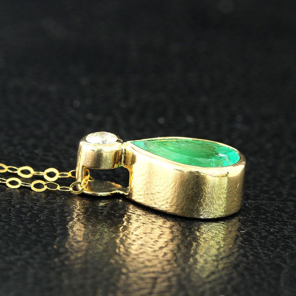 1.6ct ペアシェイプ エメラルド ダイヤモンド K18 ネックレス 鑑別