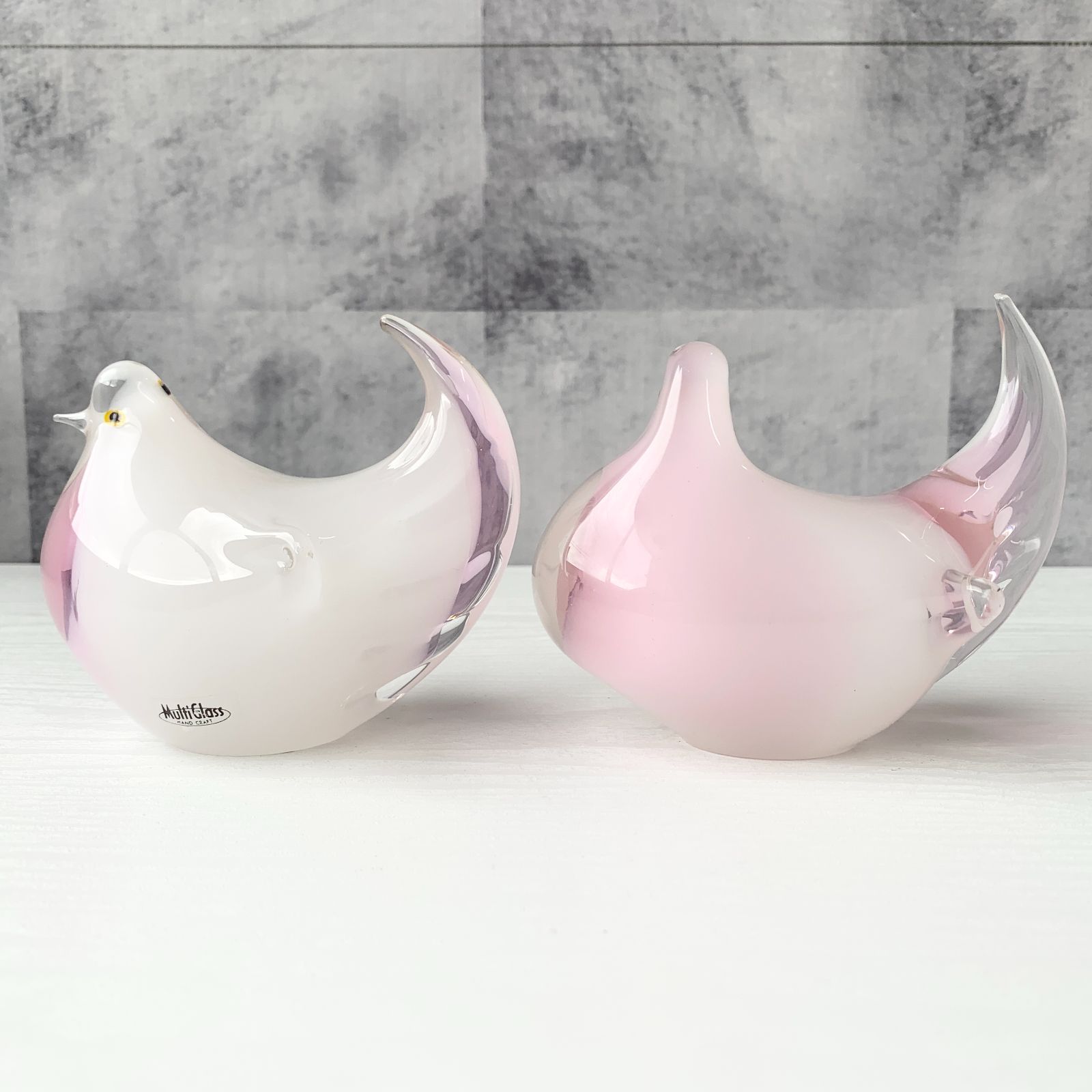 マルティグラス 鳥 かわいいハト ガラス オブジェ 置物 白とピンク色