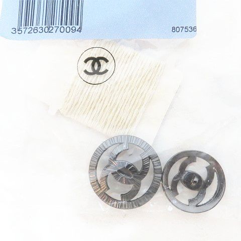 シャネル CHANEL 13B P46836 K05906 CARDIGAN AW001 補修糸 替えボタン 大小2個