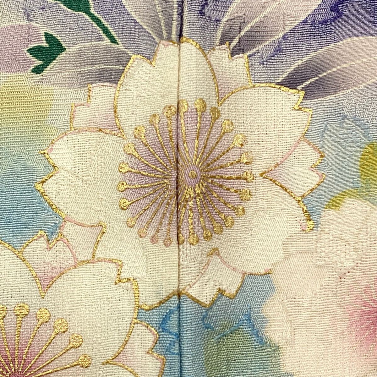 美品 桜 着物 正絹“春空に花びらを遊ばせて晴れを歌う桜”長襦袢 4929 振袖 身丈166cm 裄丈66.5cm M 袷 桜 花びら 金彩 ぼかし 紫 正絹