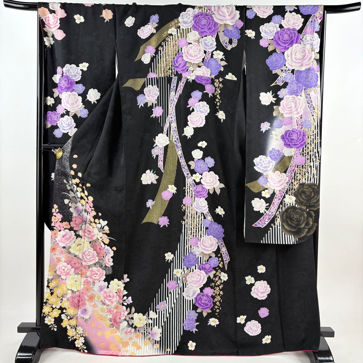 ポリエステル振袖 豪華 金彩 家紋 椿 黒 身丈169cm ポリエステル振袖 豪華 金彩 椿 家紋 身丈169cm