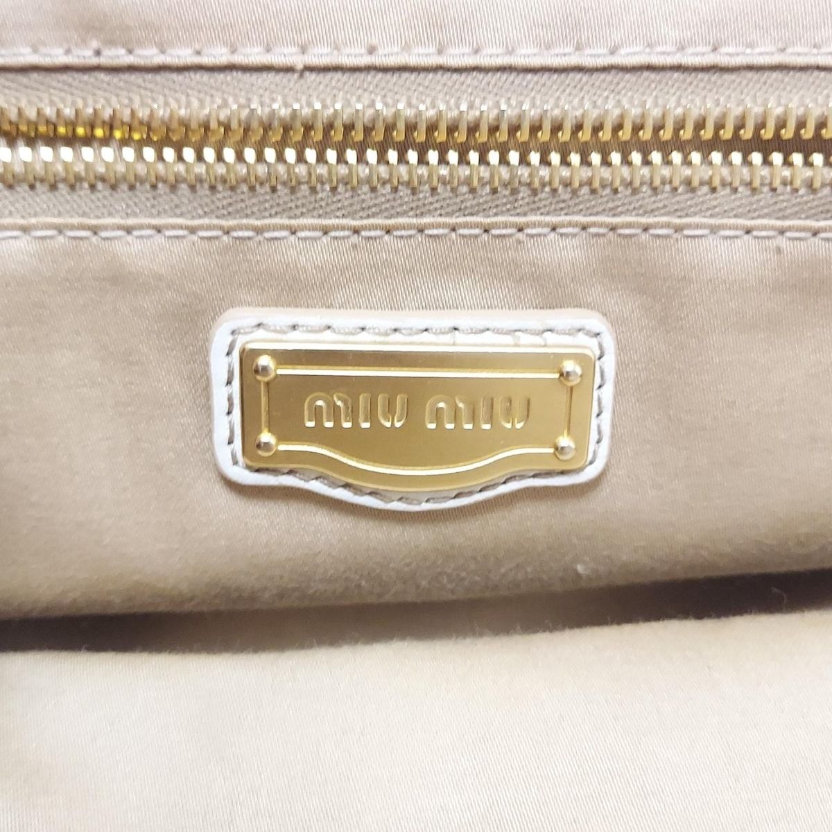 ✨️美品✨️miu miu マトラッセ プリーツデザイン ハンドバッグ 茶 MIU MIU（ハンドバッグ ・ ブラック/黒色系）のフリマアイテム一覧