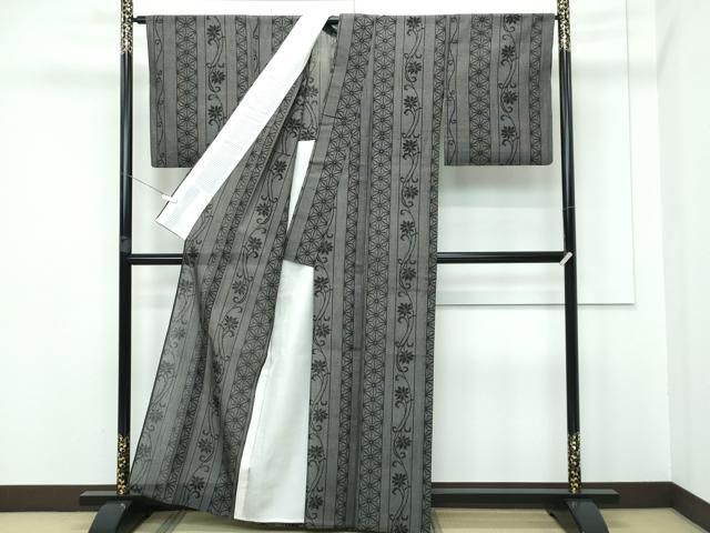 平和屋着物 上 夏物 越後夏結城物語 伝統工芸士 白川貞夫 100亀甲 麻の葉花唐草文 黒地 十日町白新染織謹製 証紙付き CZAA3329s5