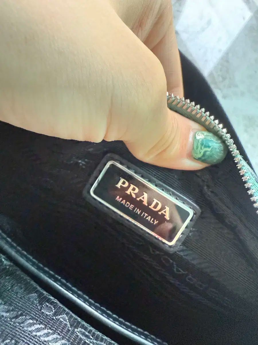 【店内全品送料無料】 正規品 PRADA プラダ クロスバック ミント色 ミニ ポーチnfc 正規品 チップ 付き 男性らしい