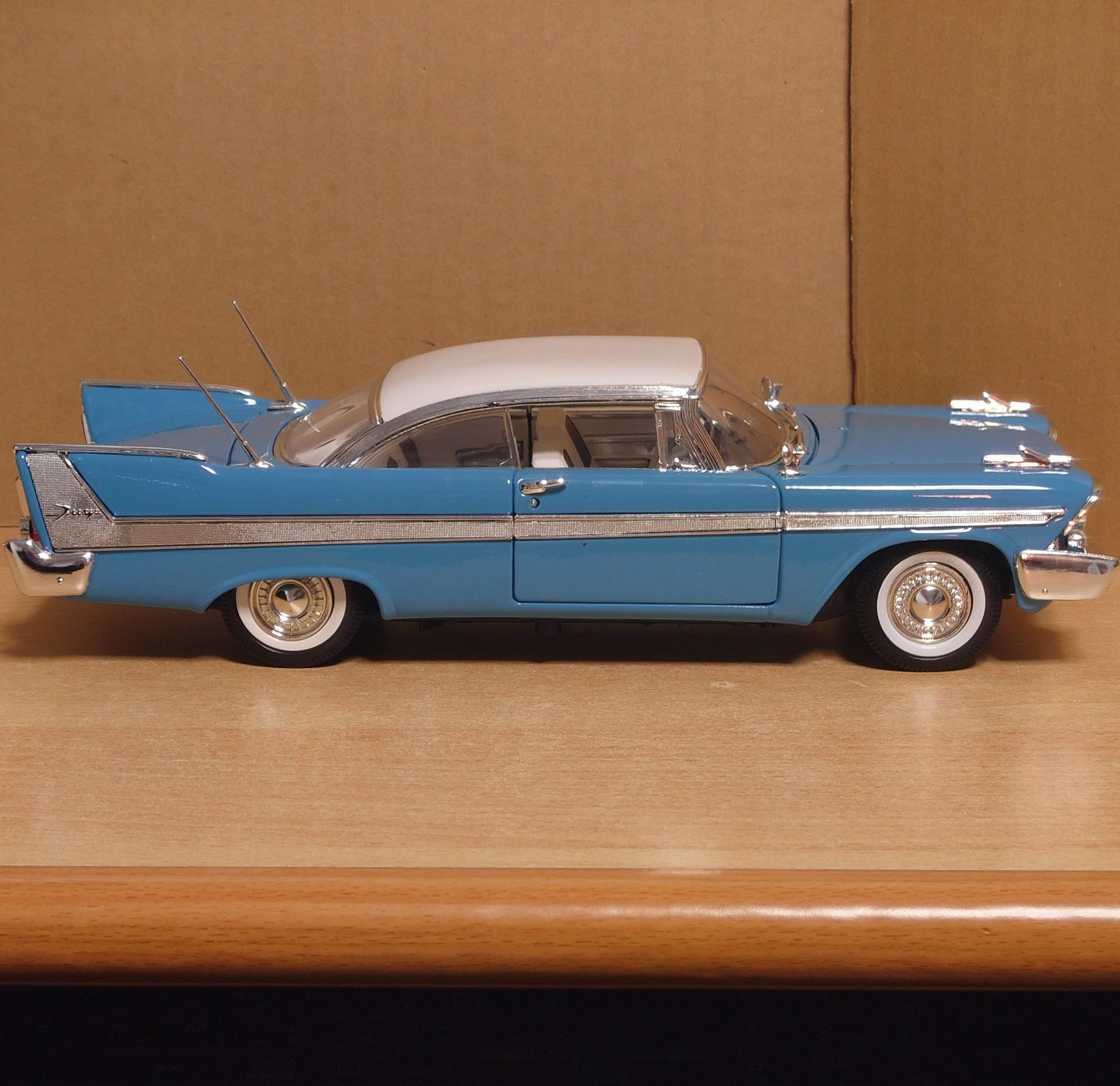 1/18 プリムスフューリー 1958 ライトブルー Plymouth Fury - メルカリ