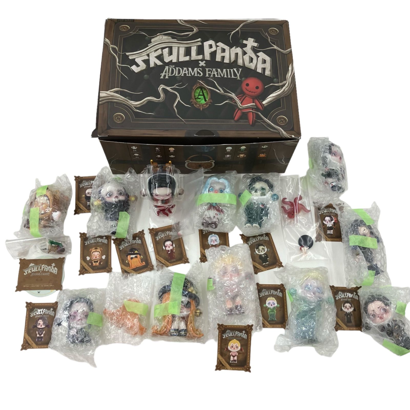 186000 POPMART SKULLPANDA THE ADDAMS FAMILY ITシリーズ　まとめ売り