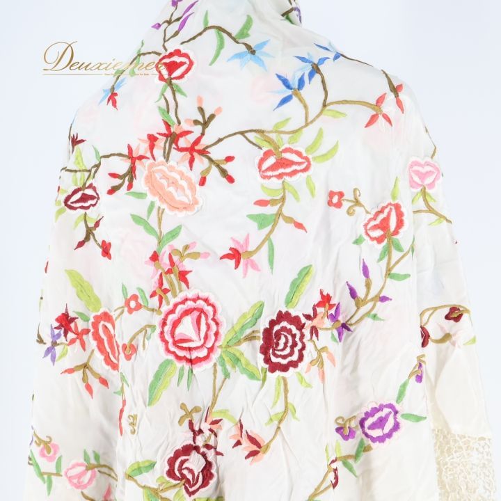 フラメンコ 衣装 マントン シージョ スクエア 四角 フレコ 刺繍 花柄 小物 フリンジ 白 ホワイト系 フェミニン おしゃれ 大人 かわいい エレガント ファッション ダンス 衣装 イベント 多彩な刺繍 長いフレコ デザイン WWW_NOITHATQUANGTHANH_NET