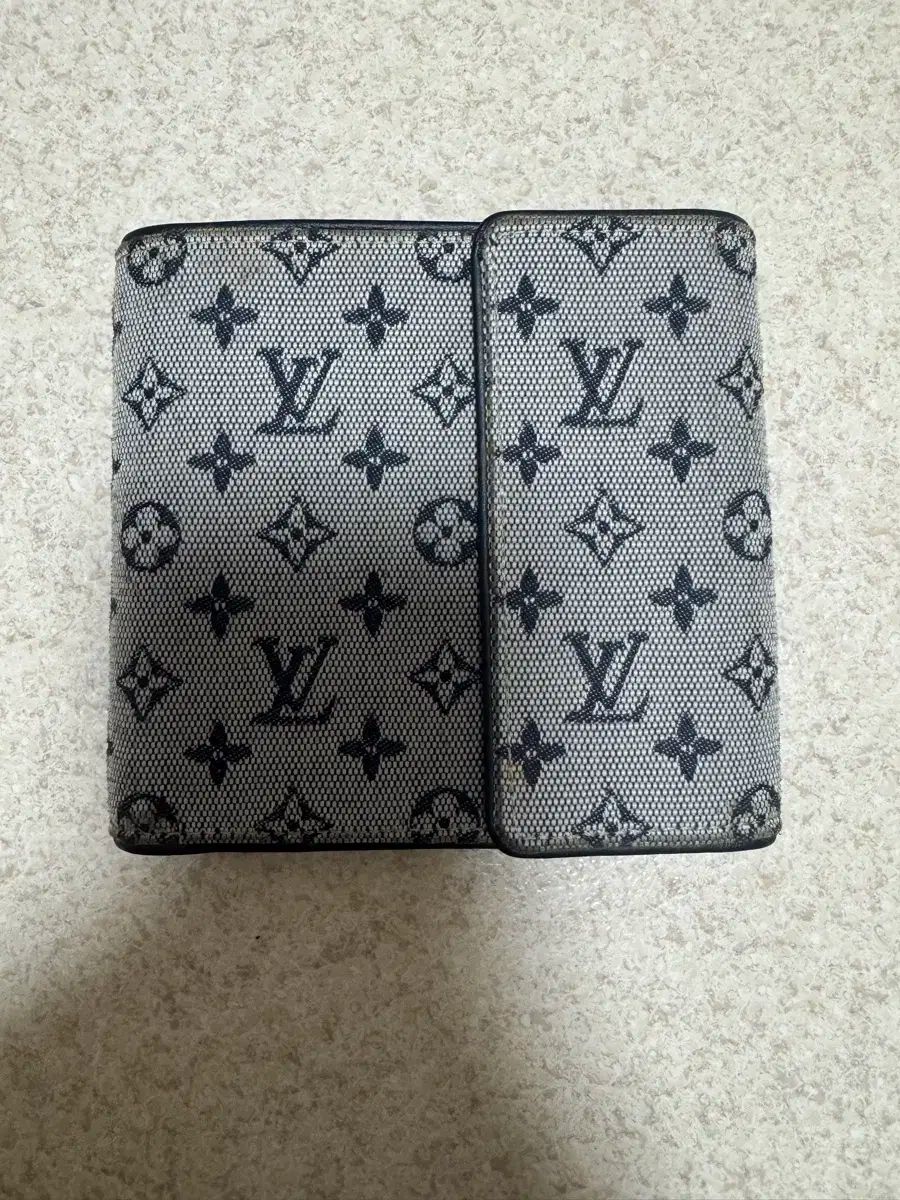 Louis Vuitton ルイヴィトン ミニモノグラム ミドルウォレット