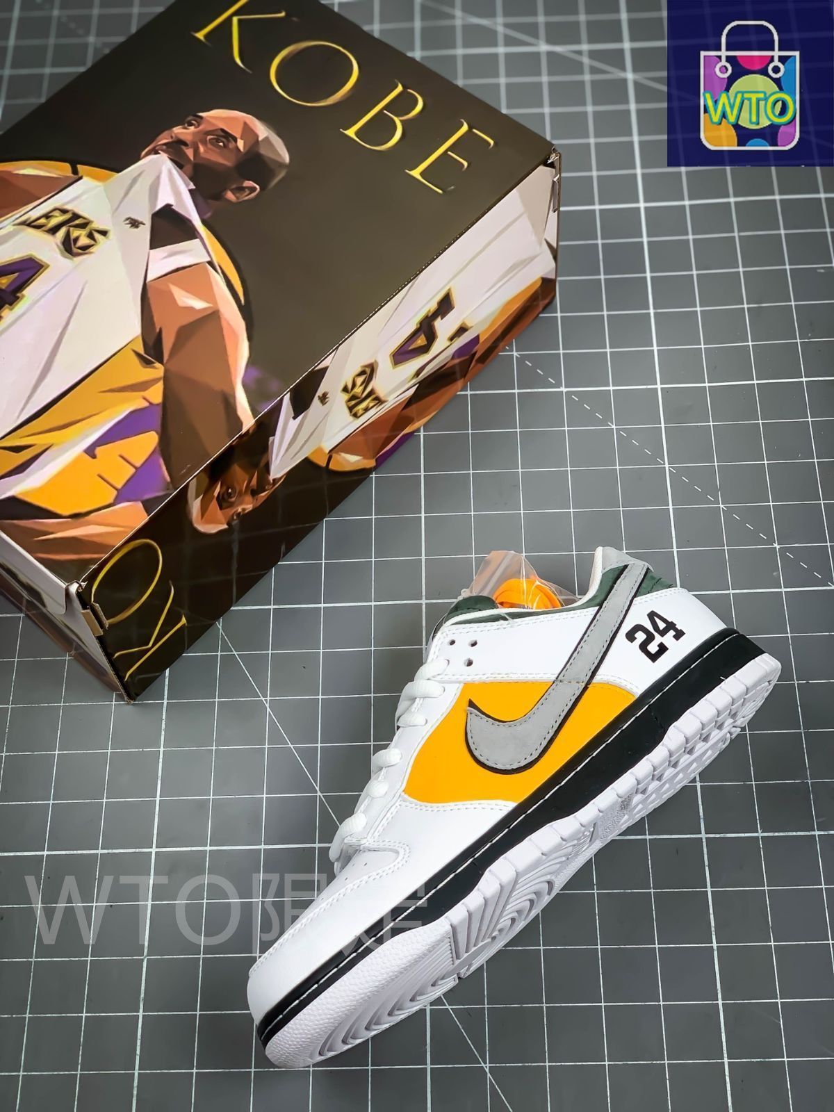 NIKE Kobe 0時で出品アウト→次回出品をお待ち下さいおまけつき NIKE Kobe 0時で出品アウト→次回出品をお待ち下さいおまけつき