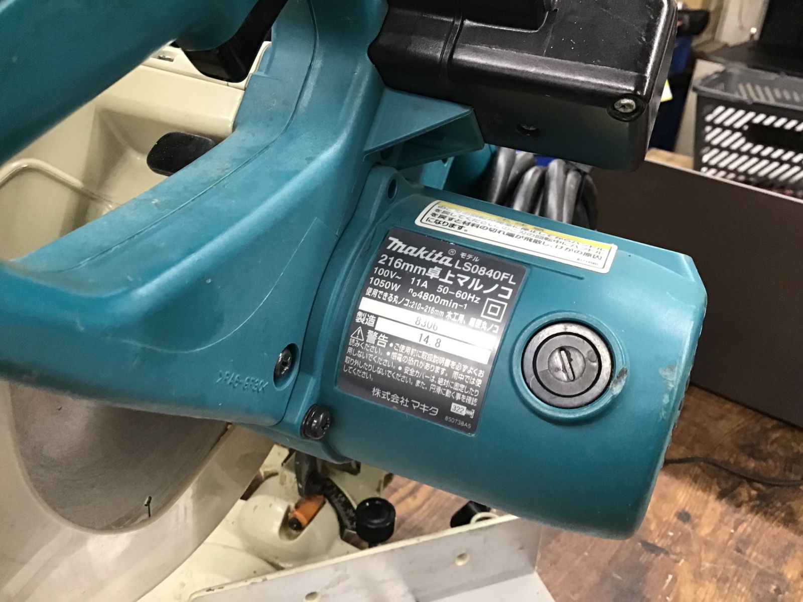 Makita - ☆中古品☆makita マキタ 100V 216mm 卓上マルノコ LS0840F ライト 集じん袋 卓上丸ノコ 卓上丸のこ  押切り機 木工用 切断機 103278の通販 by 工具販売専門店Borderless(ラクマ店)｜マキタならラクマ