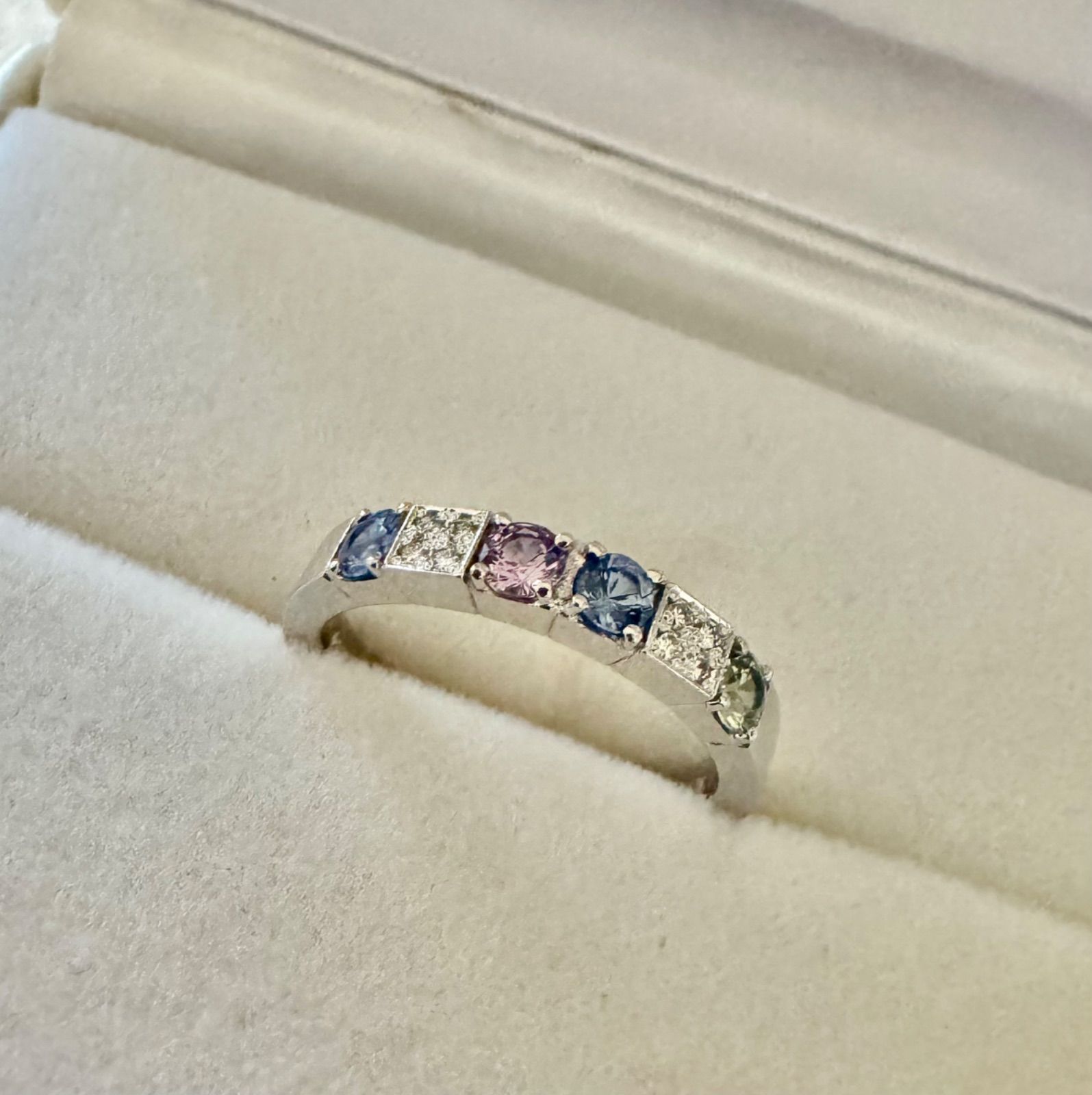 ヴァンドーム青山◇Pt950*13号*マルチカラーストーンプラチナリング