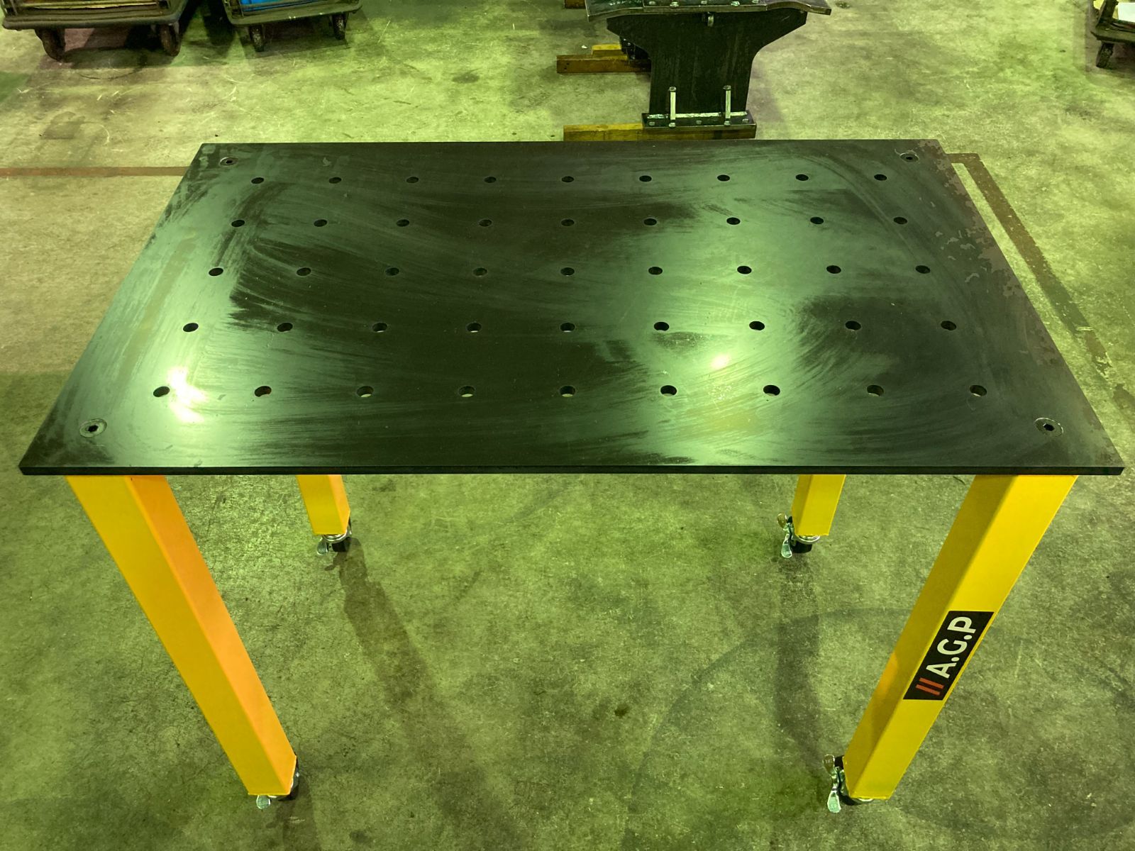 溶接テーブル 溶接作業台 12ミリ厚1000x600 テーブル 脚セットの価格です