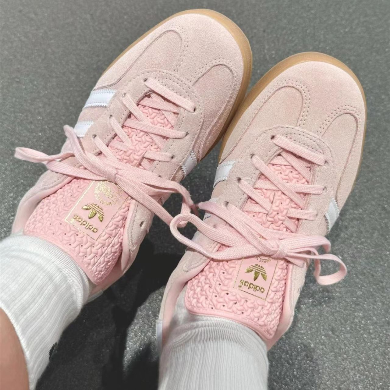 adidas Originals WMNS Gazelle Indoor "Sandy Pink/Footwear White/Gum" アディダス オリジナルス ウィメンズ ガゼル インドア "サンディーピンク/フットウェアホワイト/ガム" スニーカー