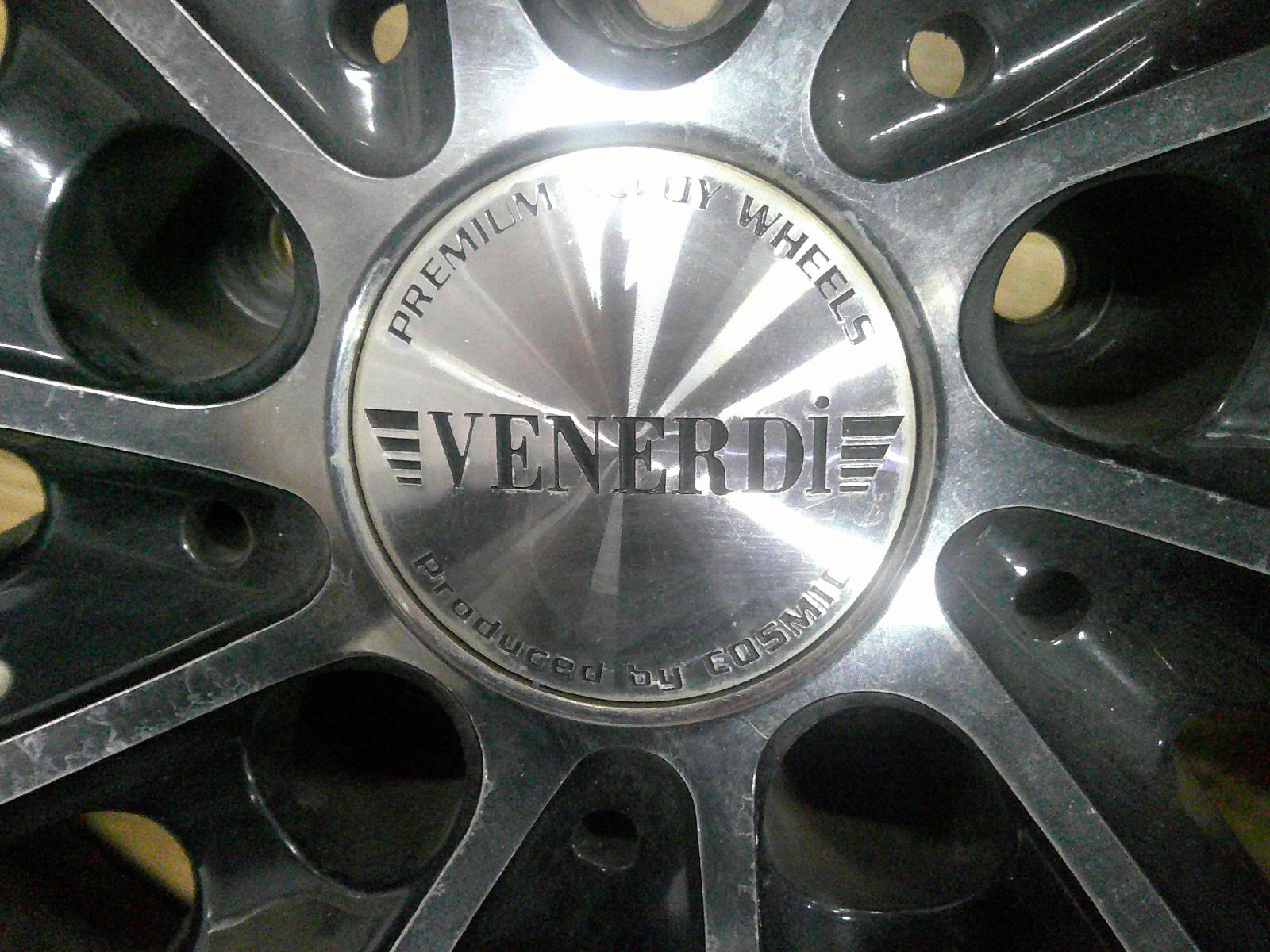 ヴェネルディ マデリーナ