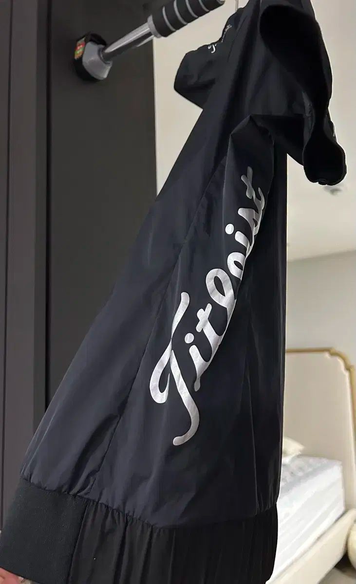 タイトルリストウインドブレーカー