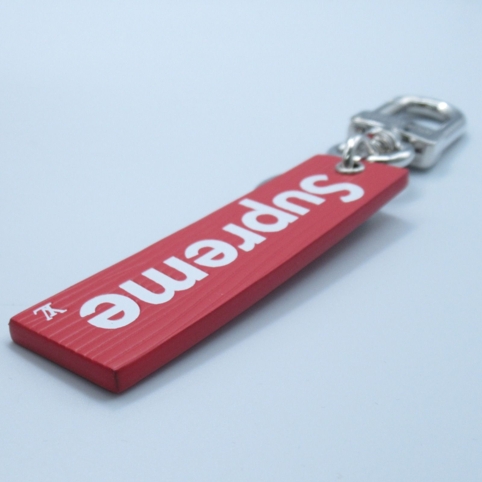 ルイ・ヴィトン キーホルダー SUPREMEコラボ キーホルダー - メルカリ