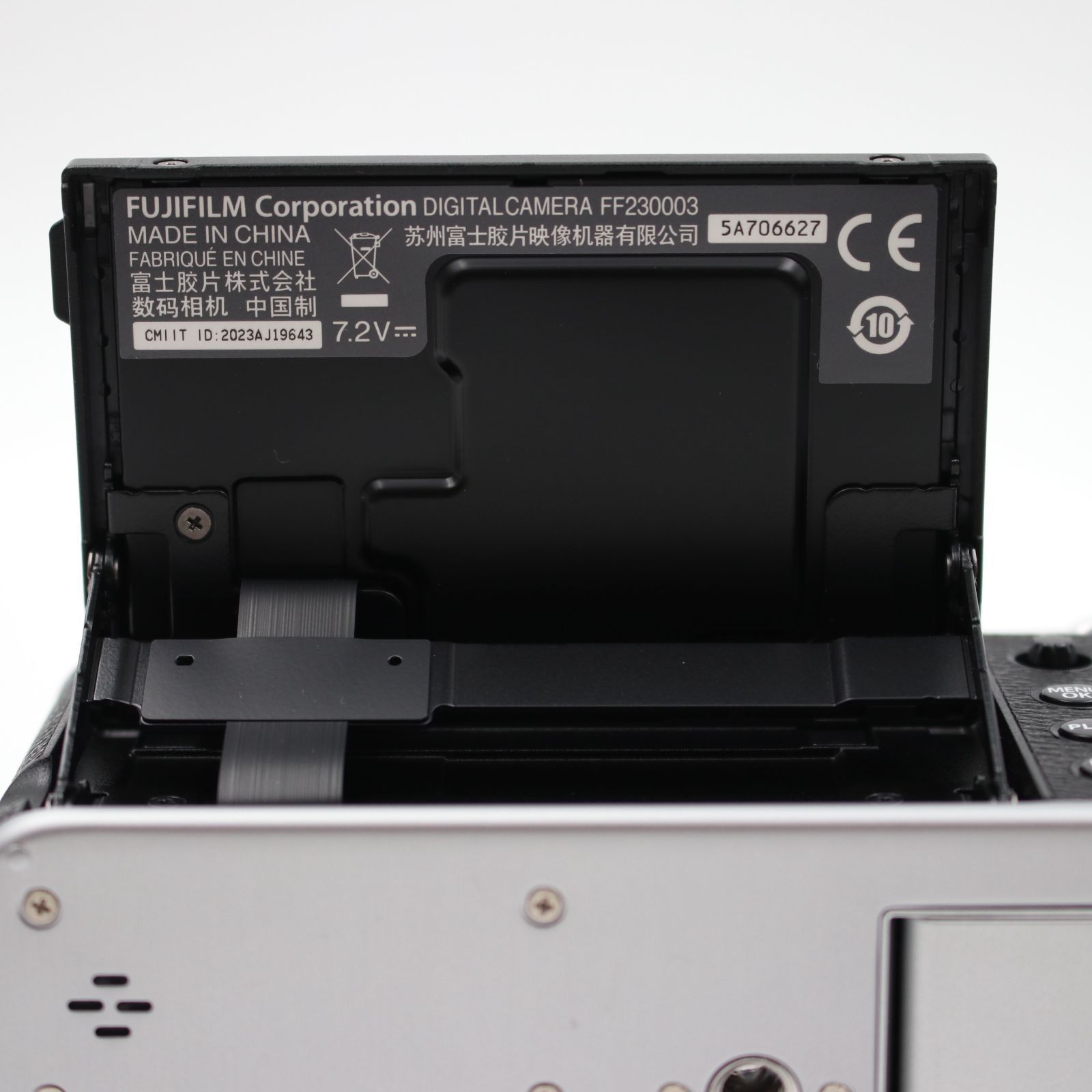 【極美品】X100vi シルバー　シャッター回数600 極美品】X100vi シルバー シャッター回数600 - メルカリ