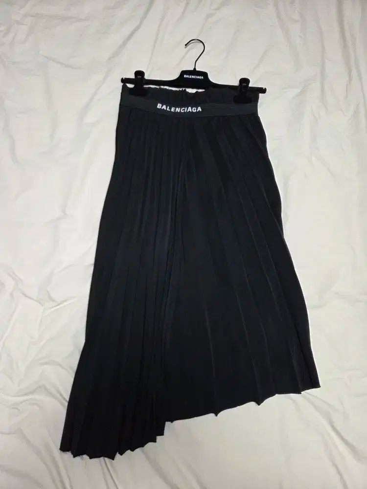 BALENCIAGA バレンシアガ ロゴ バンディング アシメントリー プリーツ スカート