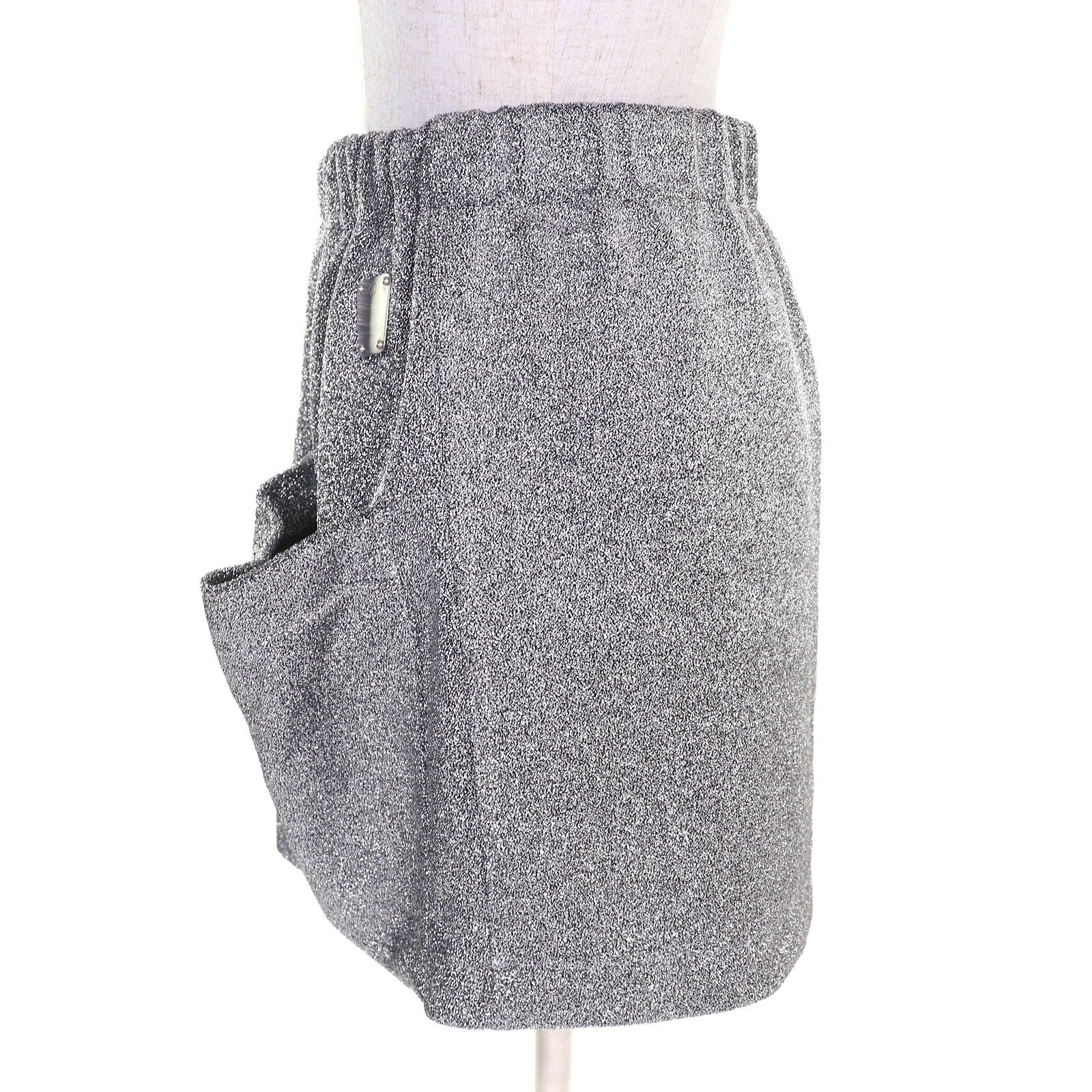 △LOUIS VUITTON ルイヴィトン 23SS LVロゴプレート付き ポケットデザイン ラメ ニット ミニスカート シルバー XS イタリア製 レディース