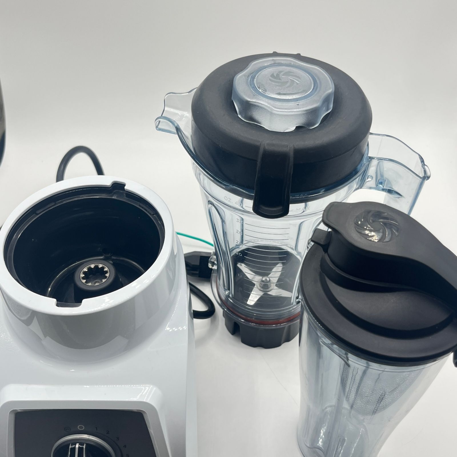 【新品・未使用】VITAMIX S30 高性能パーソナルブレンダー（ホワイト） Vitamix、持ち運び用カップになる小型コンテナ搭載のブレンダー