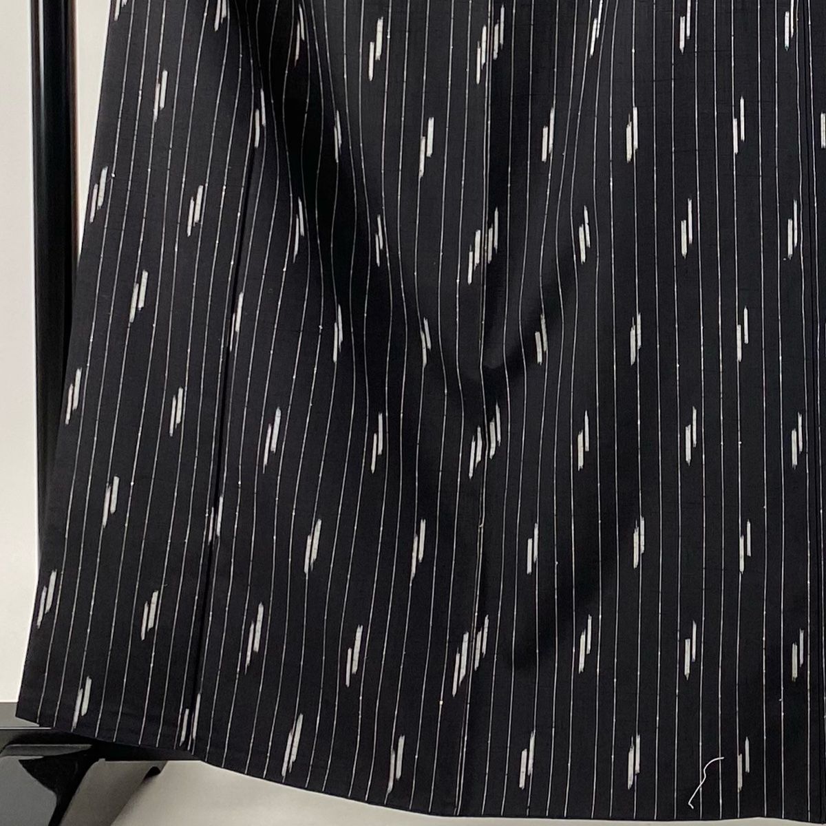 紬 身丈163.5cm 裄丈66.5cm M 袷 証紙 縦縞 黒 正絹 美品 名品 【中古  