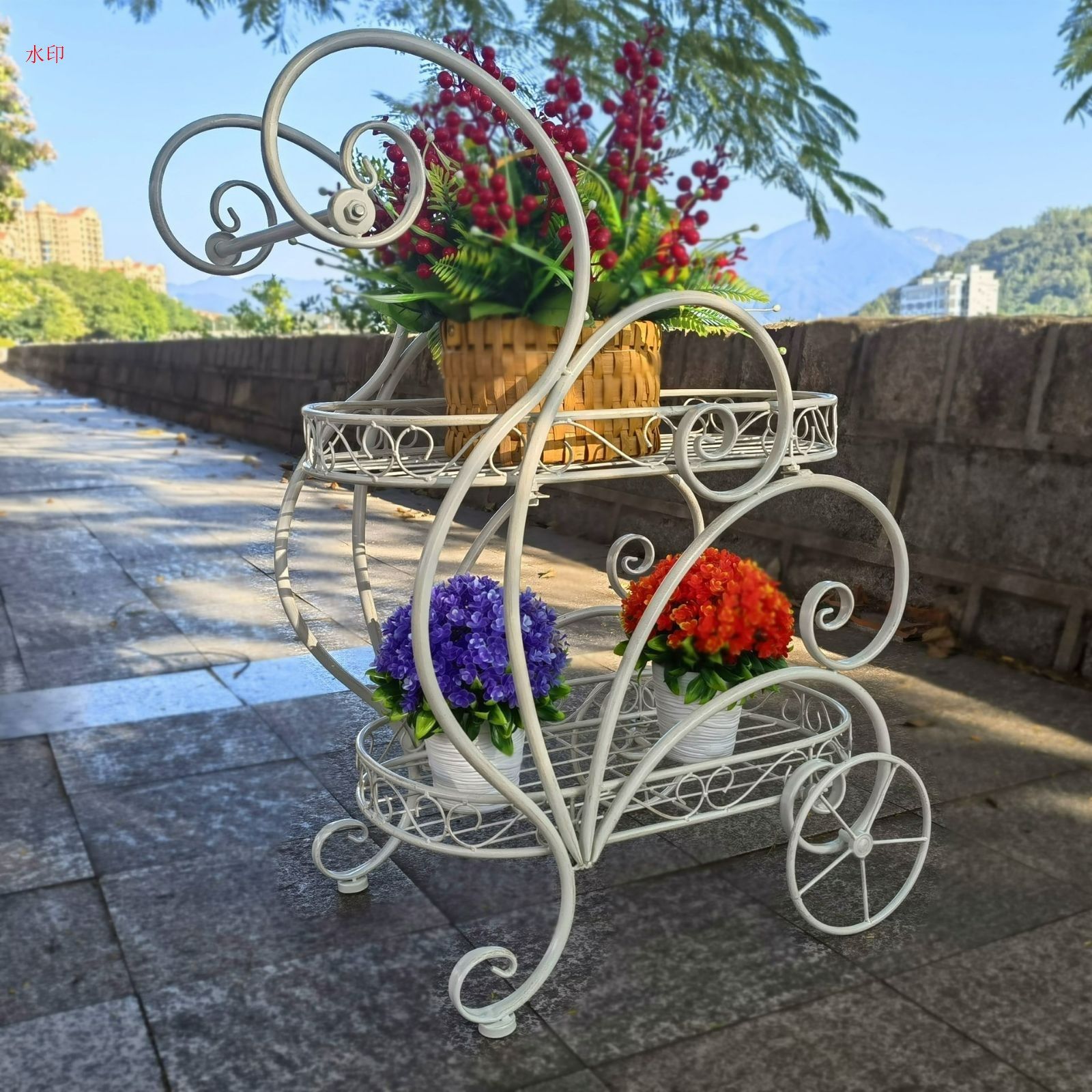 プランタースタンド 可動式 ヴィンテージ調 金属 ホワイト グリーン 白 緑 エレガント レトロ調 ガーデニング 雑貨 ガーデン雑貨 ガーデンインテリア ガーデン インテリア 庭の装飾 お洒落 おしゃ