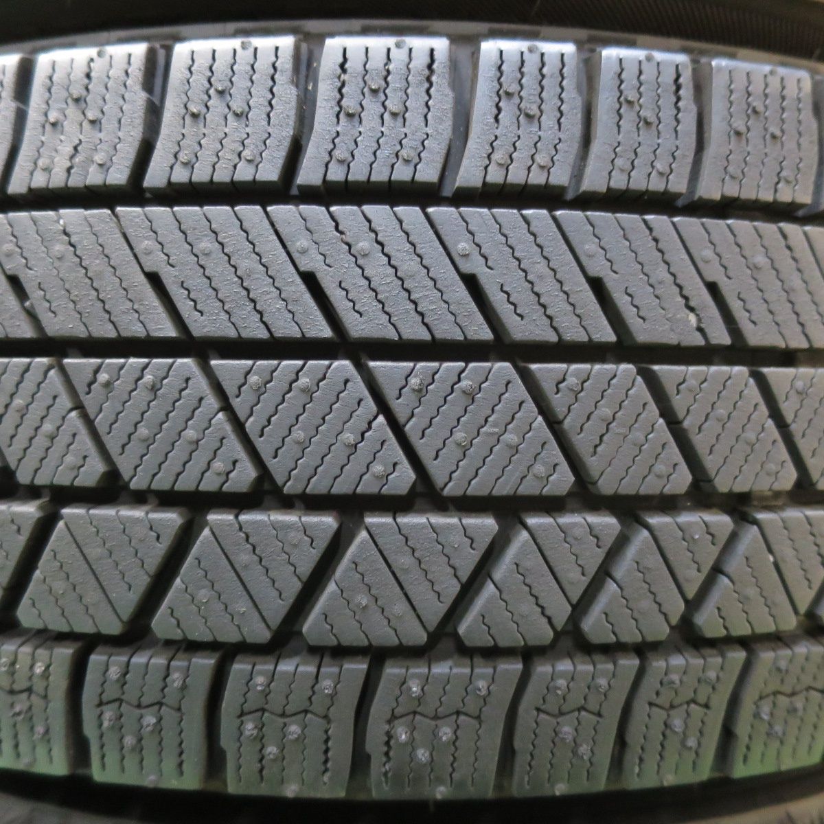 バリ溝ブリザックスタッドレス175/80/15 楽天市場】スタッドレスタイヤ 175 ／80 r15 ブリジストンの通販