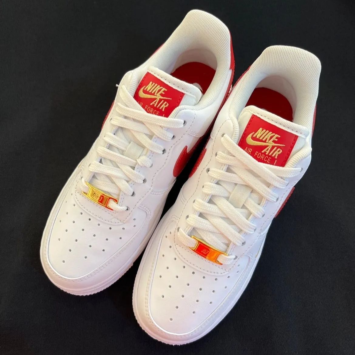 新品未使用です ナイキ スニーカー NIKE WMNS AIR FORCE 1 LOW 07 ESSENTIAL WHITE ナイキ ウィメンズ エアフォース  1 ロー 07こうはく - メルカリ