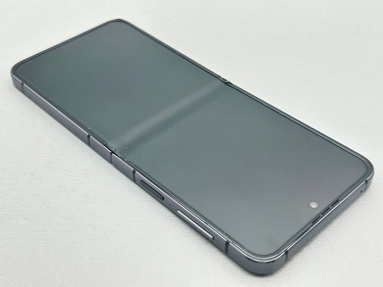 GalaxyZFlip5 国内版au SCG23グラファイト 256GB 美品 サムスン Galaxy Z Flip5 SCG23 256GB au [グラファイト] 価格