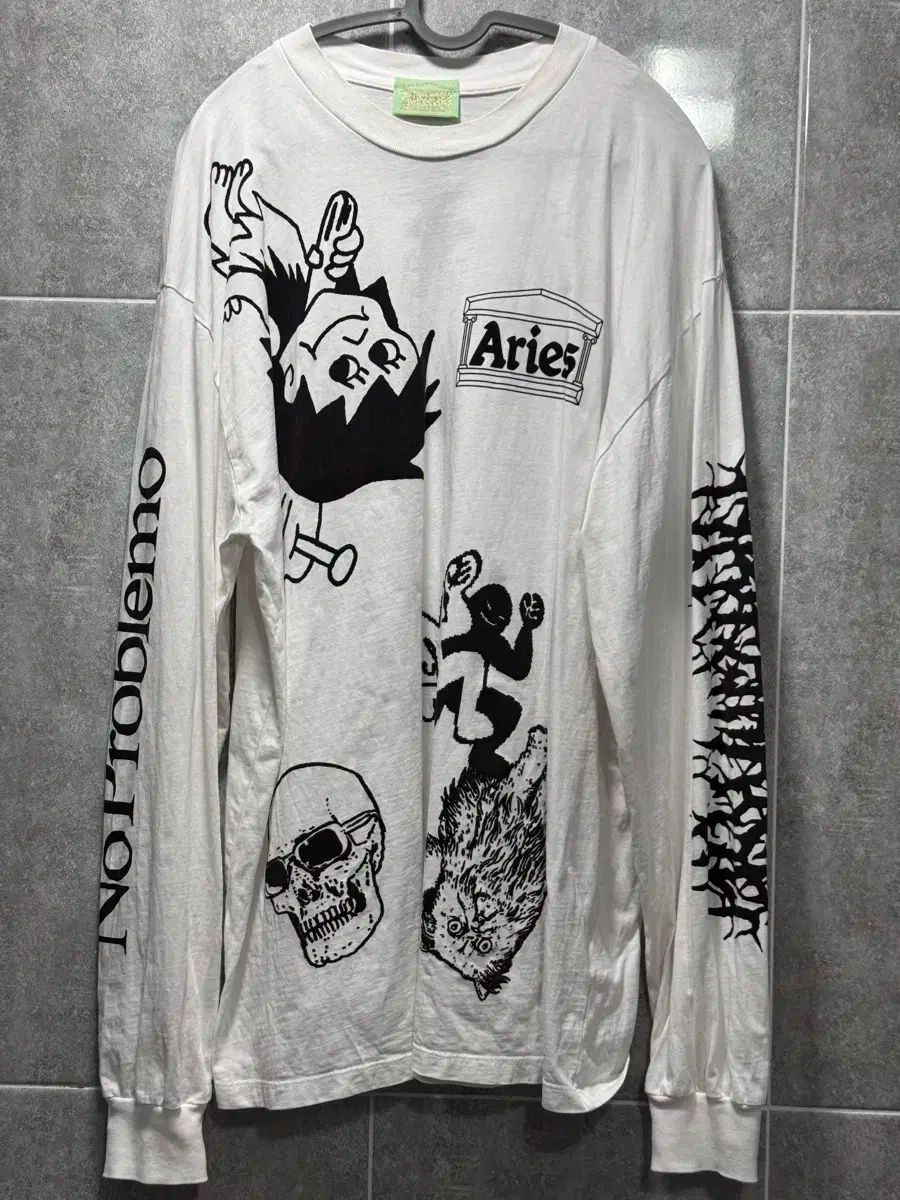 エリズ ロング スリーブ グラフィック Tシャツ 出品