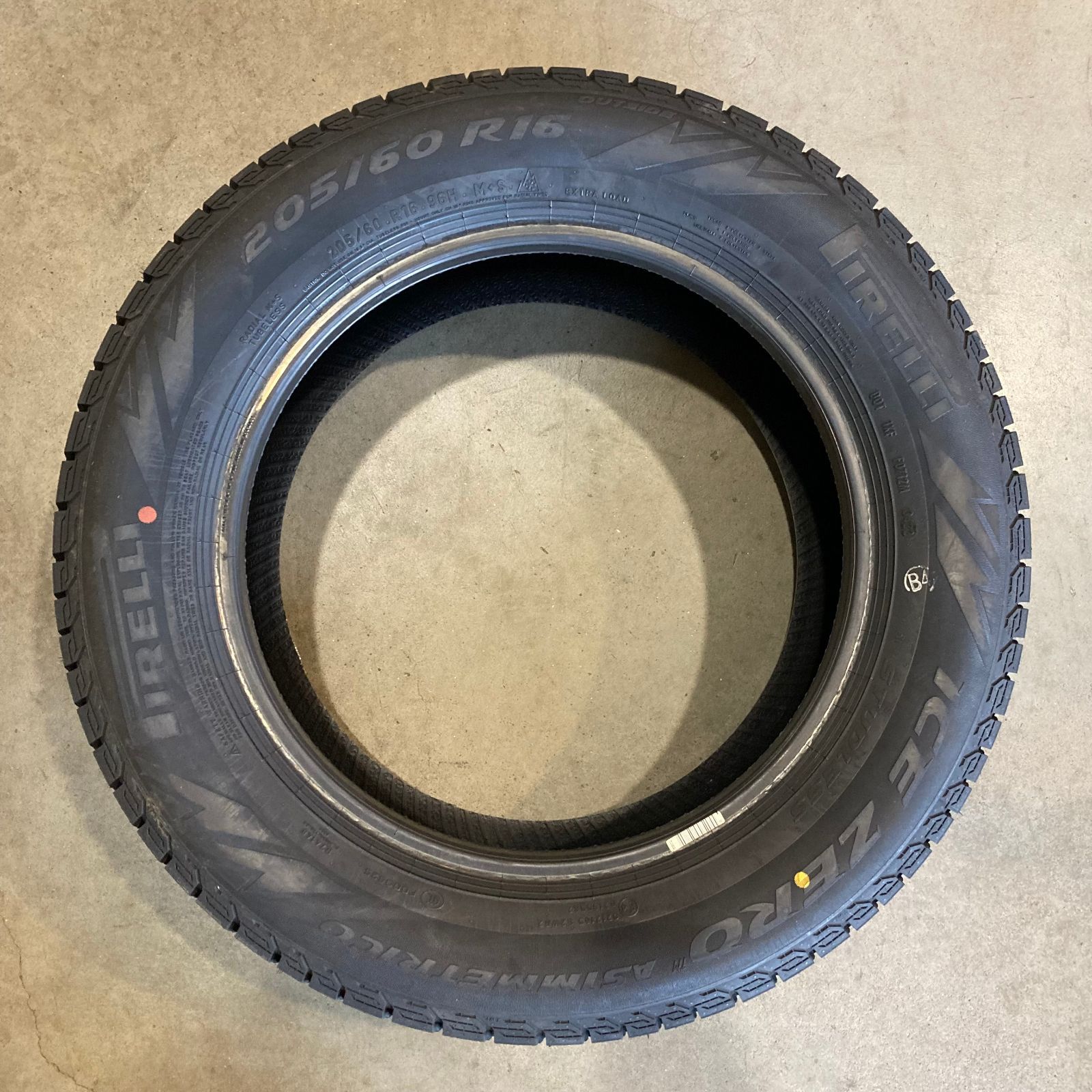 新品 ピレリ アイスゼロアシンメトリコ 205/60R16 スタッドレスタイヤ 