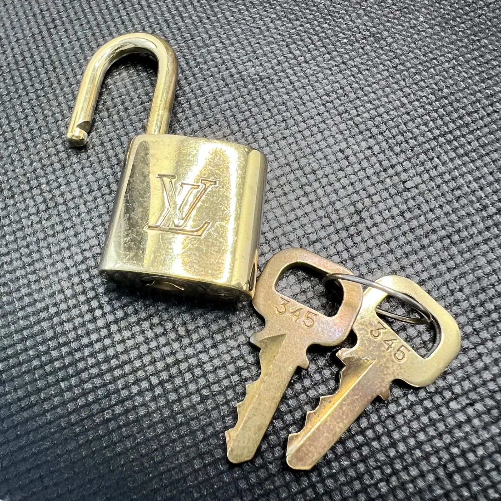 ✴︎345番✴︎ LOUIS VUITTON ルイヴィトン カデナ パドック ✴︎345番✴︎ LOUIS VUITTON ルイヴィトン カデナ パドック