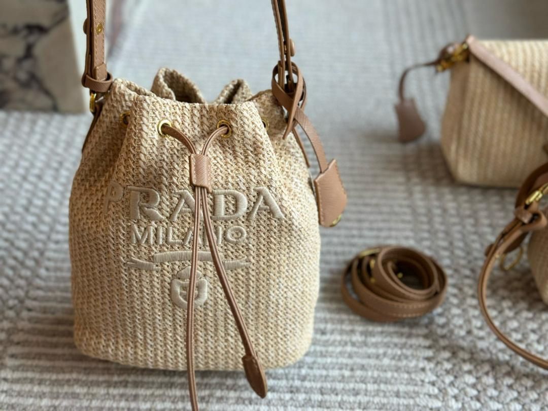 美品 PRADA プラダ 編みバッグ ショルダーバッグ-MM輸入 - メルカリ