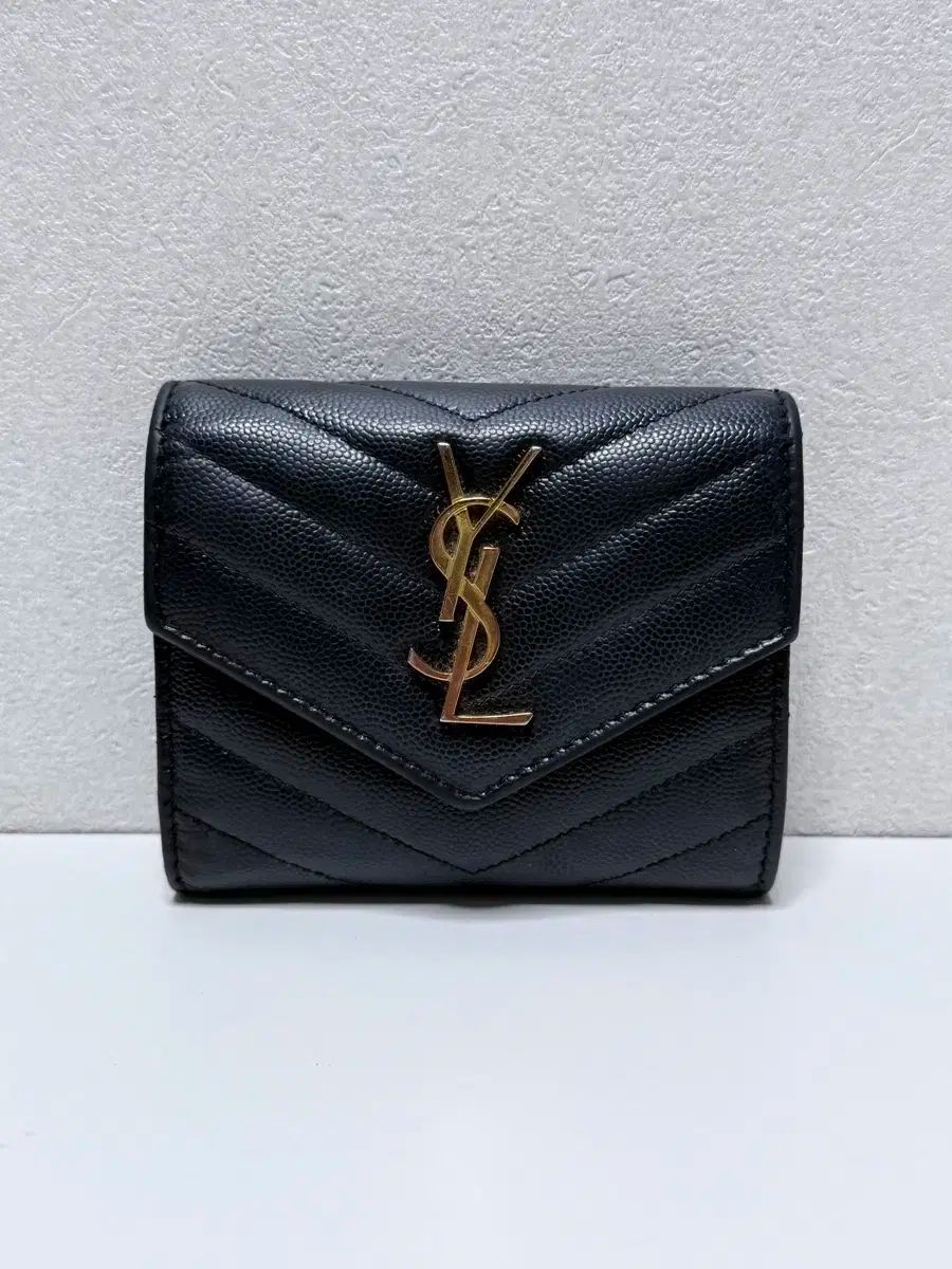 Saint Laurent サンローラン Quilted コンパクト 3 甘い モノグラム 二つ折り財布