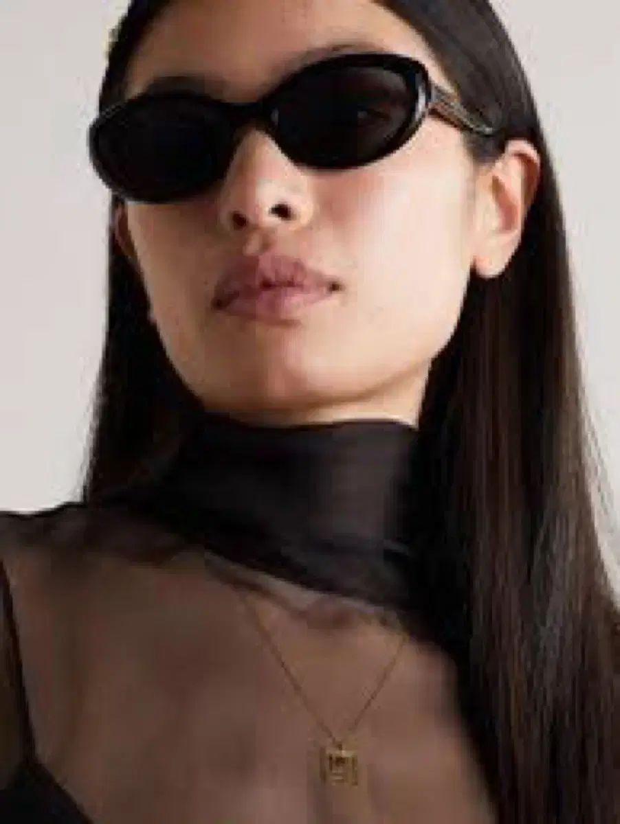 OLIVER PEOPLES