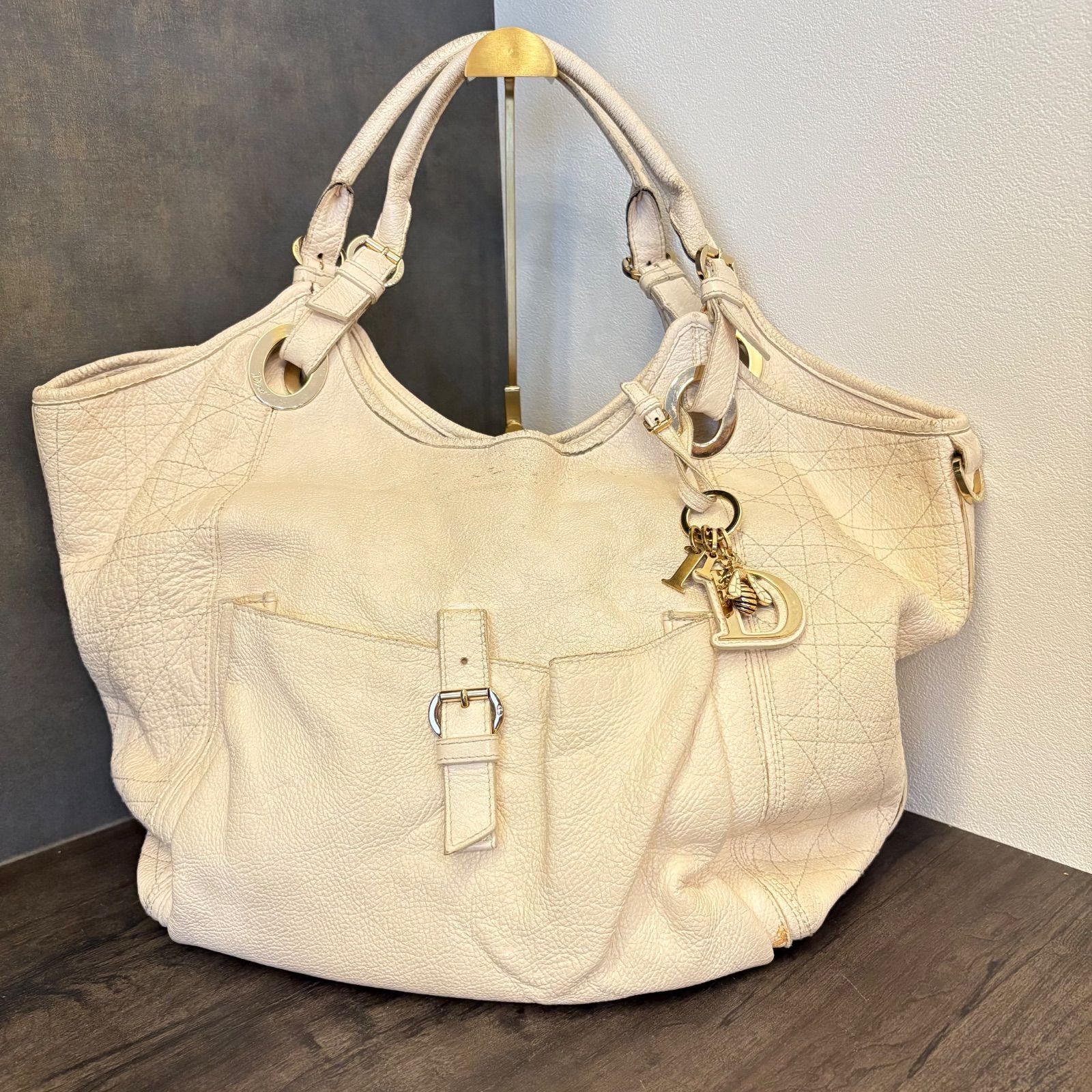 DIOR クリスチャンディオール BEEチャーム カナージュ トートバッグ DIOR クリスチャンディオール BEEチャーム カナージュ トートバッグ