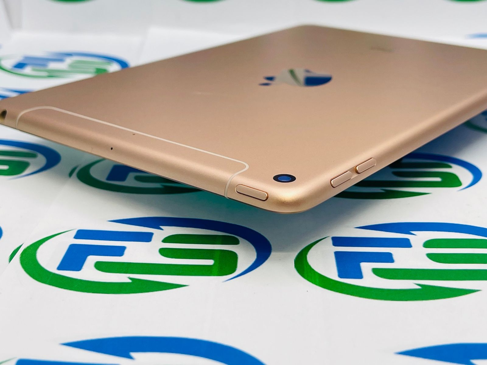 Apple iPad mini2 Wi-Fiモデル 16GB シルバー SIMフリー WiFi